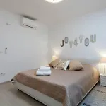 Joy4you Near And Center Apartamento Split