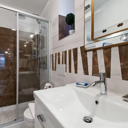 Joy4you Near And Center ספליט