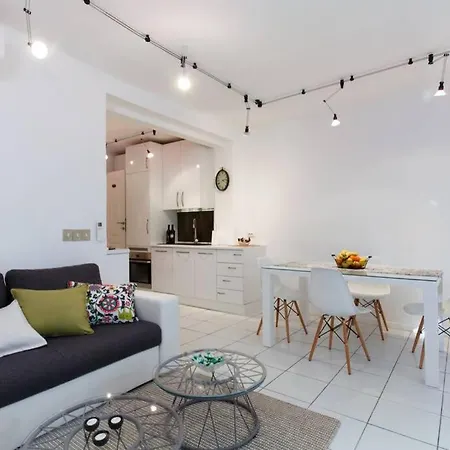 Joy4you Near And Center Appartement *