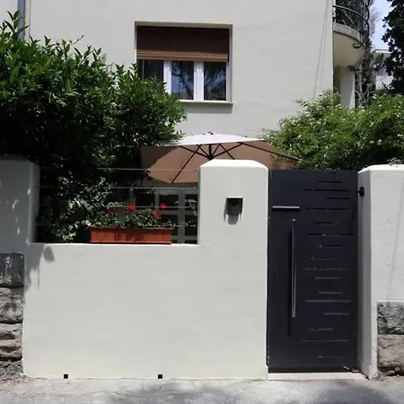 Joy4you Near And Center ספליט